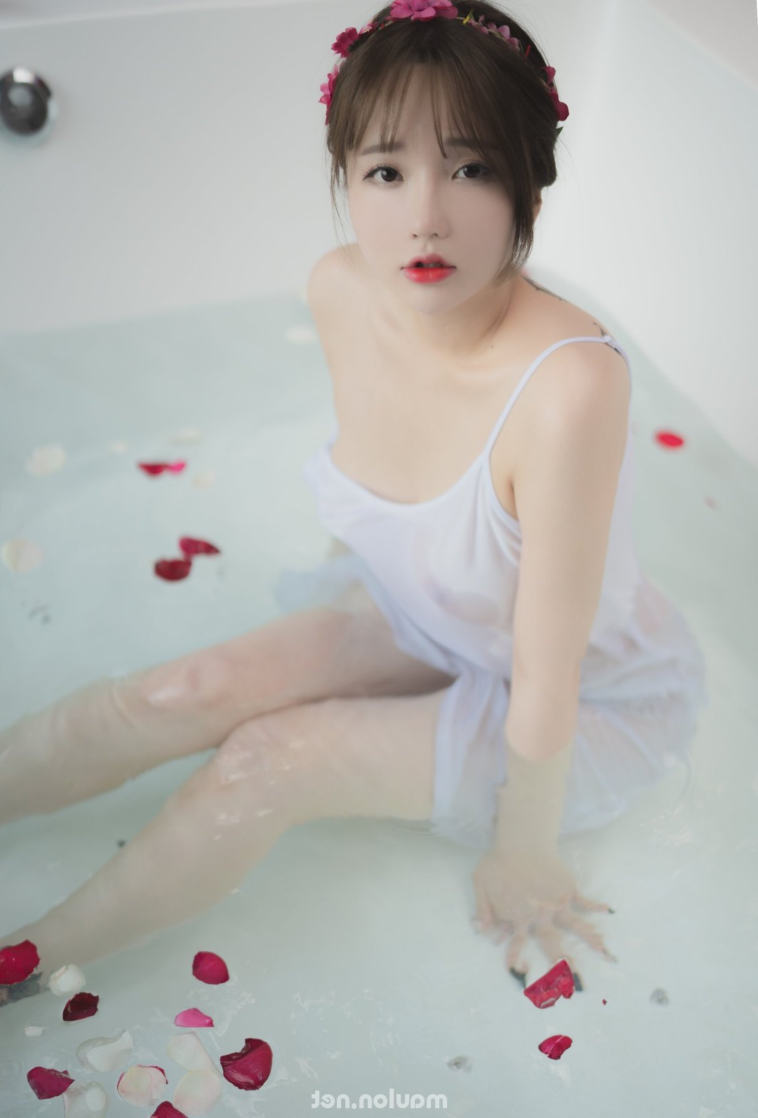 Thấy em tắm anh thèm lắm (36 Pic) | MauLon.Xyz
