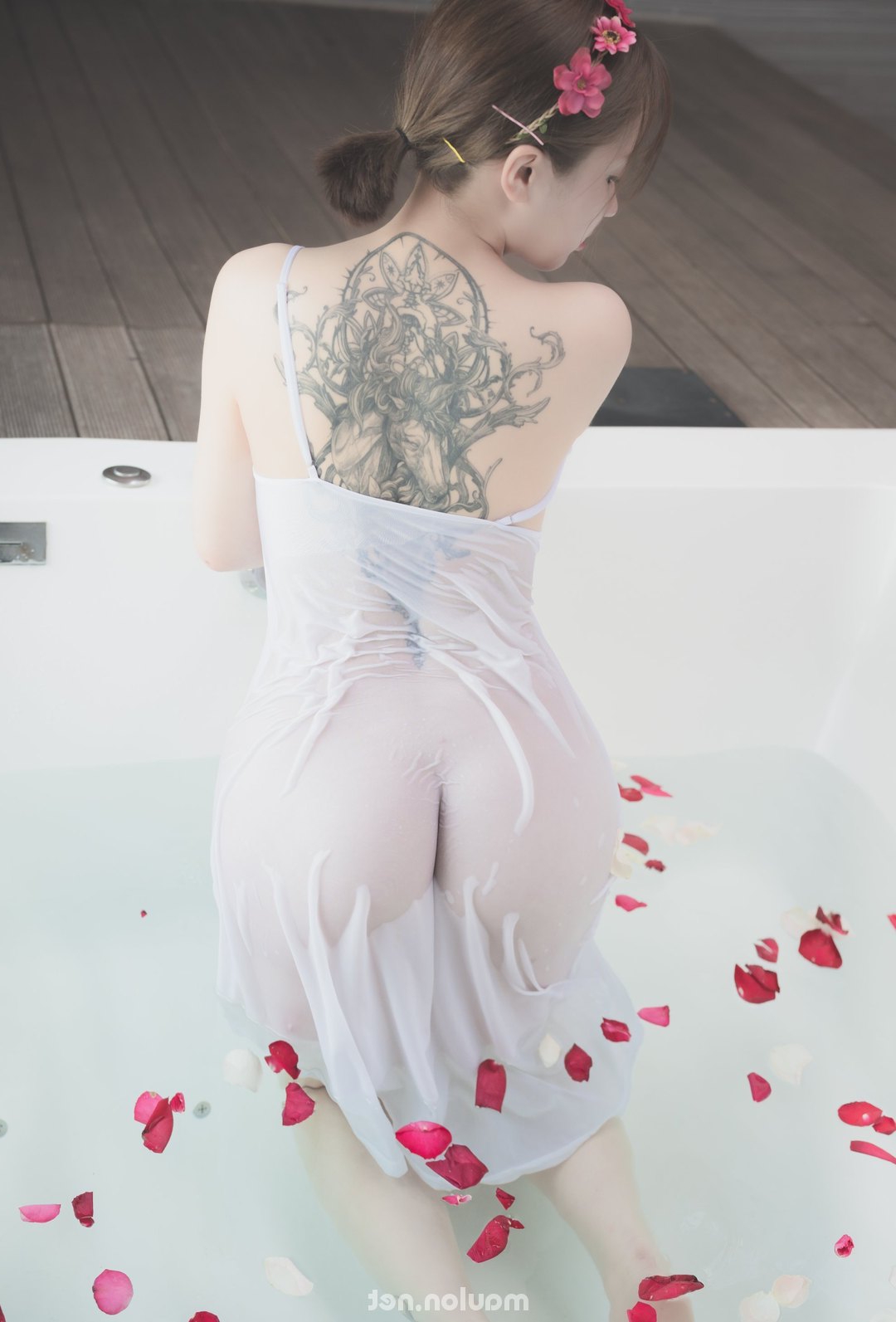 Thấy em tắm anh thèm lắm (36 Pic) | MauLon.Xyz