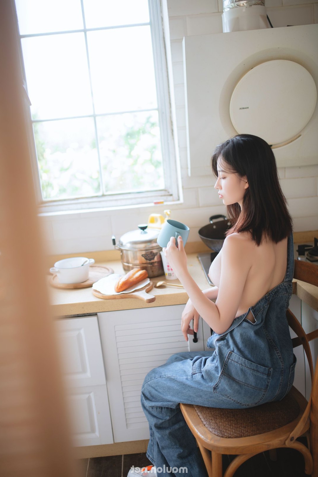 Trà sữa giúp em giải khát, con cu anh giúp bím em nát (16 Pic) | MauLon.Xyz