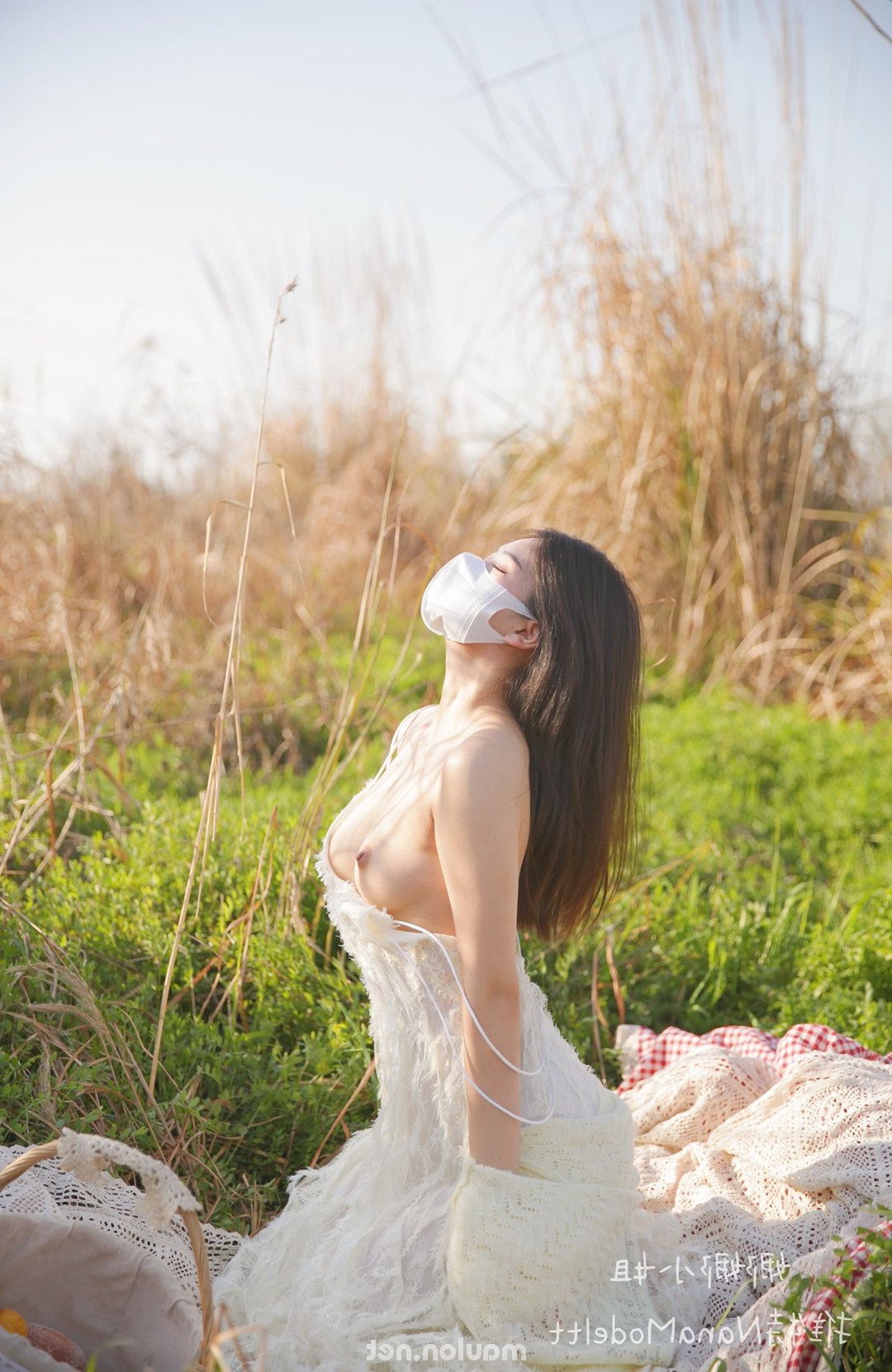 Em yêu cây yêu cỏ, nên anh đành sóc lỏ từ xa (38 Pic) | MauLon.Xyz