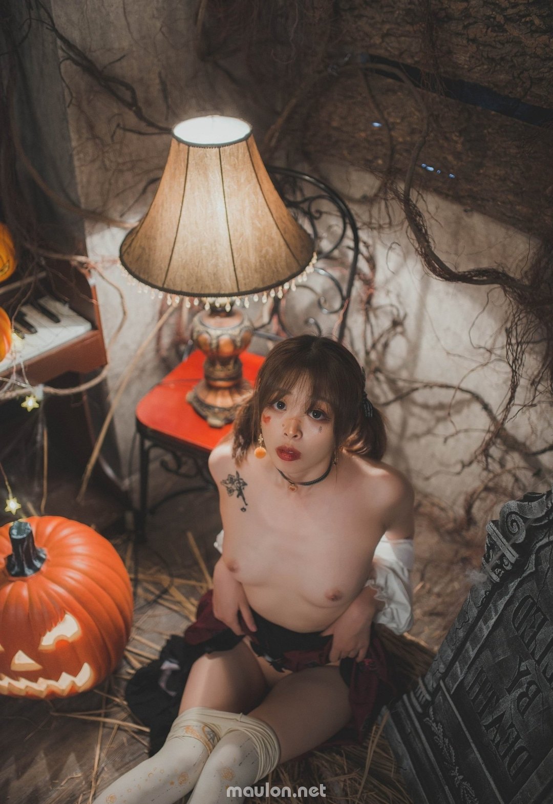 MauLon.Xyz | Halloween thì kinh dị, còn em thì kinh đỏ (33 Pic)